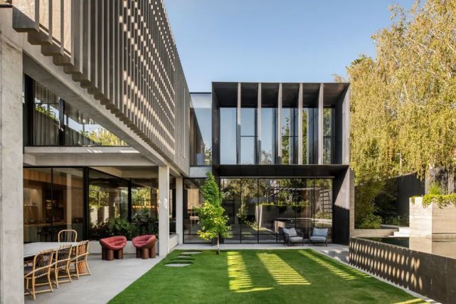 348㎡朴质美学豪宅,超大花园太适合养老