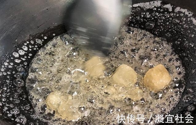 炒糖色有窍门,记住4点,糖色红亮不发苦,炖肉卤肉又好看又好吃