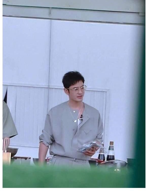 路透照|《中餐厅》第五季路透照曝光,周也颜值太出众,姚安娜如同素人!