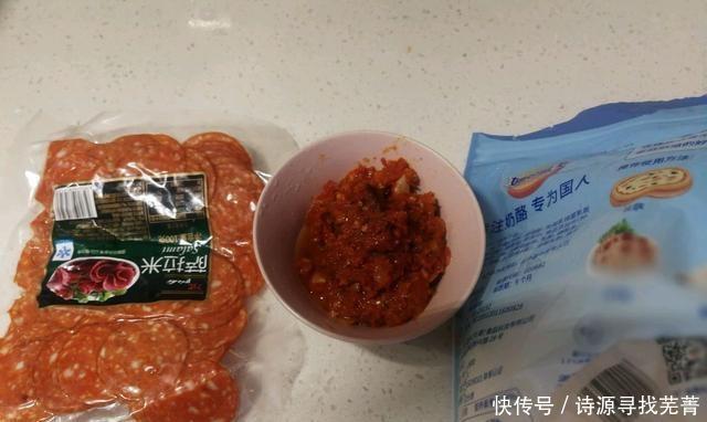 浓郁|手把手教你做腊肠披萨,浓郁的芝士味道,一口树莓