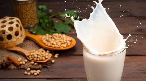 草酸|骨质疏松不能吃豆腐?要想骨骼强壮,这“3种”食物少往餐桌上放