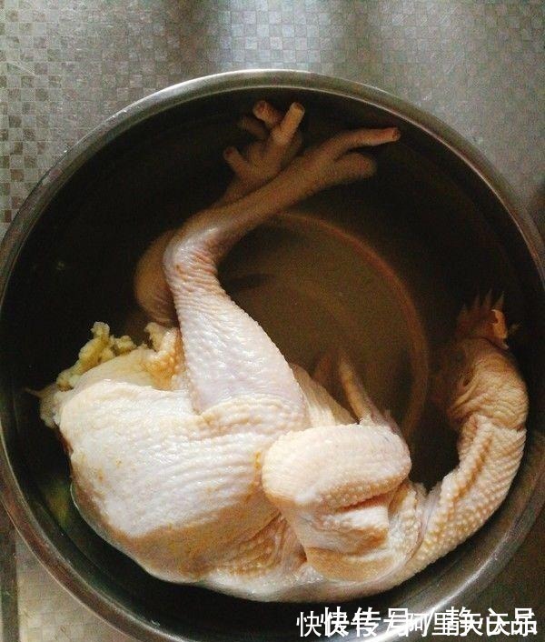 炖鸡时,放这2种调料等于白炖!很多人都不知道,难怪肉柴又腥气