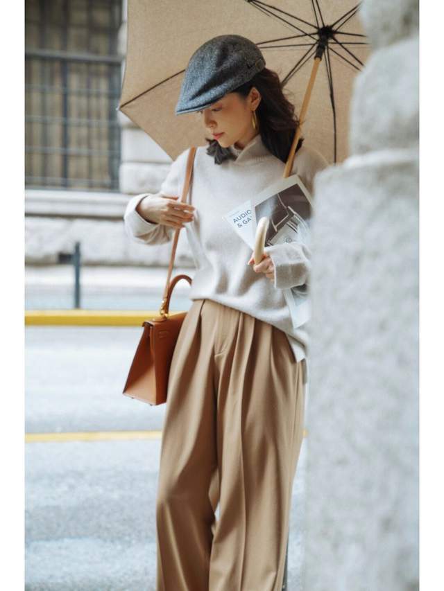 穿搭|女生博主的穿搭指南,毛衣搭配卡其色直筒裤高级洋气,简约优雅