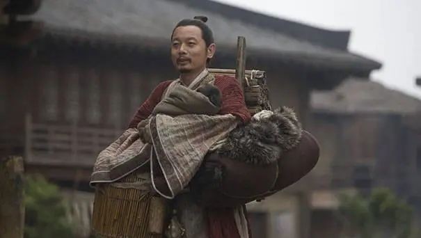 收钱|大敌当前,主帅居然规定士兵砍柴挑水都要收钱,30万大军秒灭