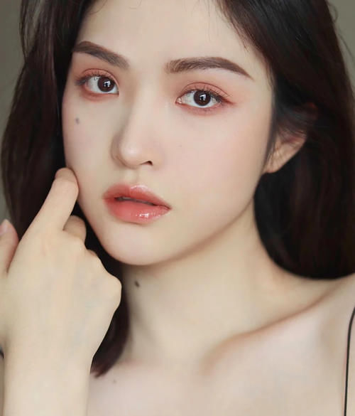 干皮“公认”好用的3款粉底液，妆感清透又持久