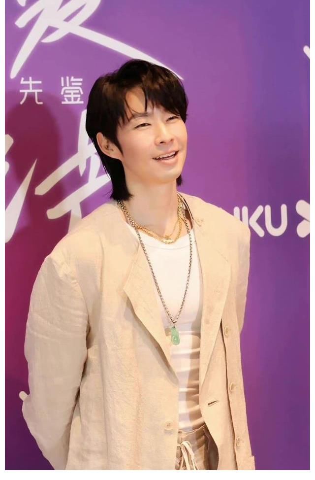 吴建豪邀F4成员周渝民朱孝天参加追光，想问言承旭什么感受？