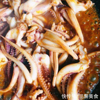 好吃|黑椒香辣鱿鱼须这样做也太好吃了，每天下饭都靠它