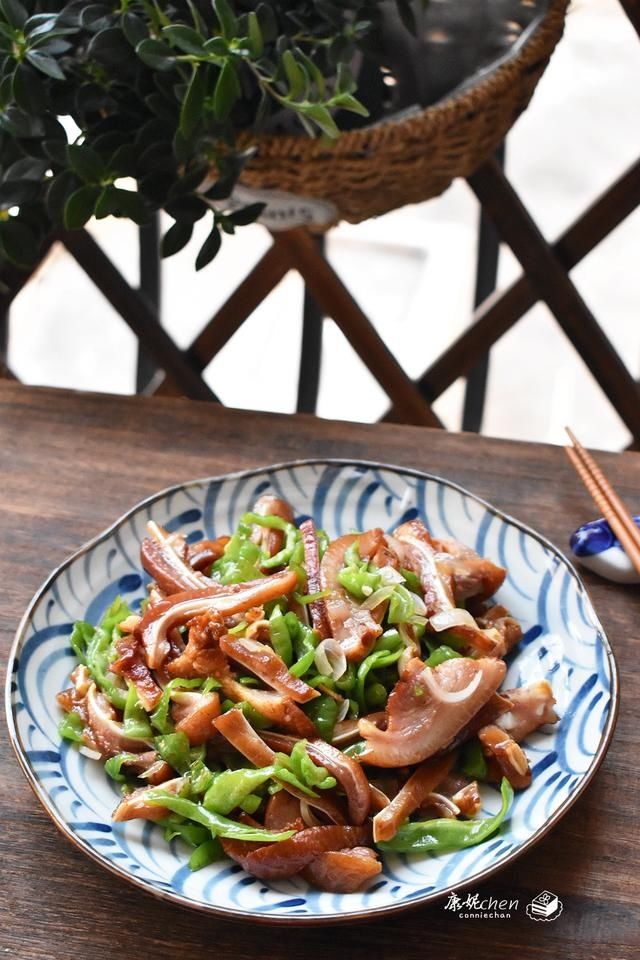 桂皮|猪身上这肉柔韧又脆富含胶质，先卤后炒味道鲜香，美容下酒棒极了