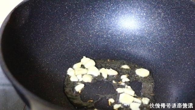 营养|一家三口的晚餐,4道家常菜荤素搭配,开胃又下饭,好吃又营养