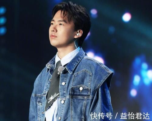 郭麒麟成綜藝大咖,誰注意他的第一條微博?14歲少班主的傲嬌