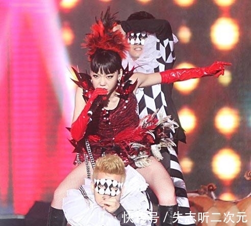 困局|“巨星”吴莫愁困局：从红极一时到“失业”，一手好牌怎么糊的？