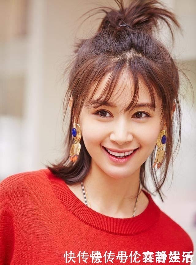 丸子头|冬天再懒也不要散着头发了,有静电,试试这3款扎发,洋气显脸小