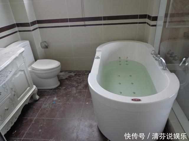 背景墙|老公把卧室装修得像皇宫似的,闺蜜都笑我是个有钱女人