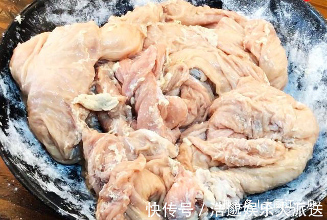 清洗大肠，有人加盐有人用碱大厨都不对，难怪大肠洗不净