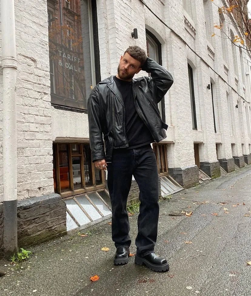 w英国大胡子玩转莫兰迪配色，适用于每个年龄段男性的高级穿搭