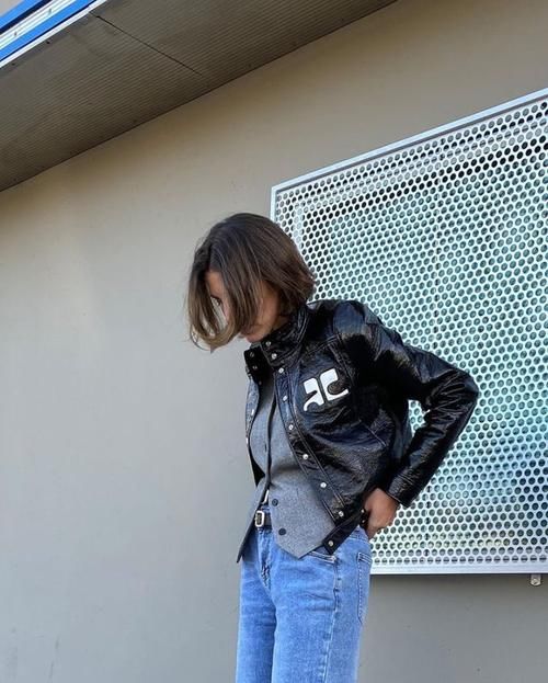 春天要选的第一件衣服，不妨从外套入手，20款街拍单品很精彩