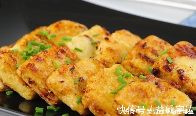 过年做煎豆腐,直接下油锅就错了!多加一步,豆腐不破皮不粘锅