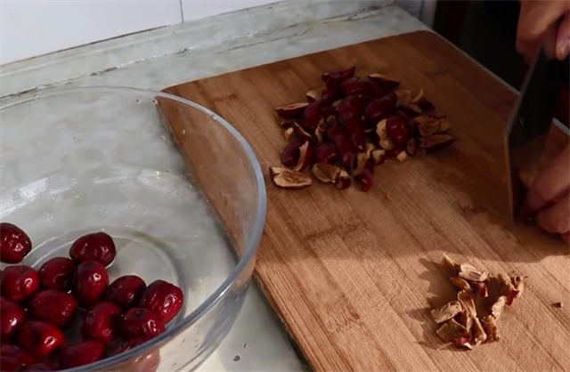 诀窍|想吃枣糕不用买,做法和诀窍告诉你,自己在家做,又香又好吃