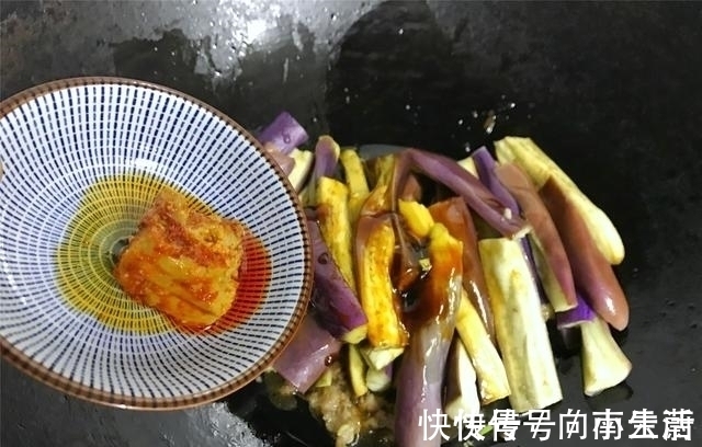 蒸鱼豉油|茄子别再油焖了,教你新吃法,不炒不炸,开胃下饭,百吃不腻