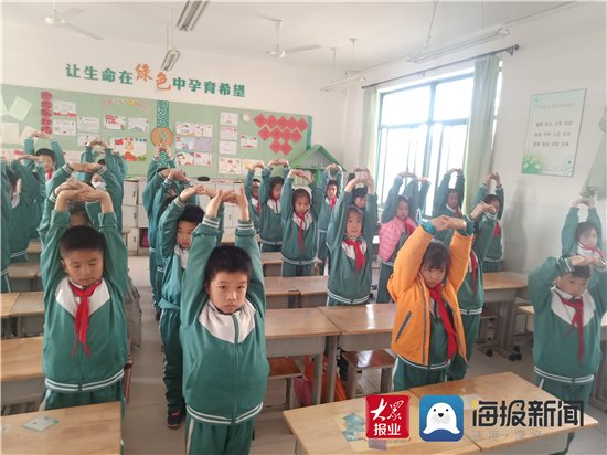 张店区绿杉园小学：室内课间操 快乐动起来