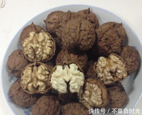  缓解|吃核桃都把核桃壳扔了？大错特错！缓解咽炎效果好，别再扔了！