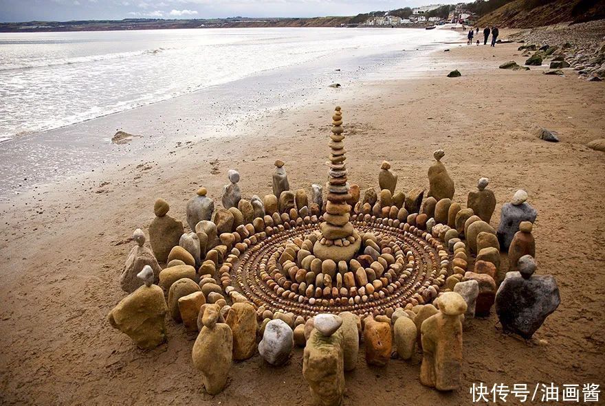 詹姆斯|艺术家用石头和树叶“作画”,网友直呼:太解压,治愈强迫症