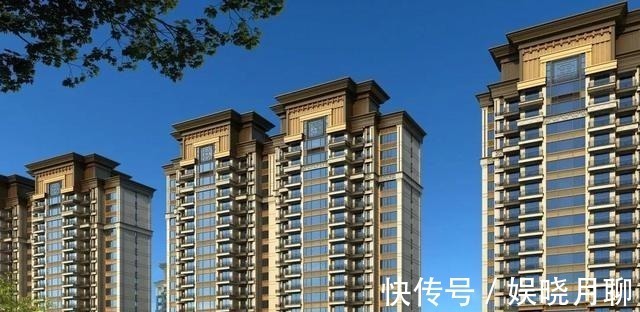 房子|开着20多万的机车等红绿灯，偶遇这一幕，好激动
