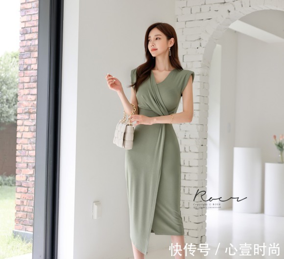 时尚搭配|女神孙允珠的时尚搭配:娉婷油绿悦彩花馨西斯廷长裙