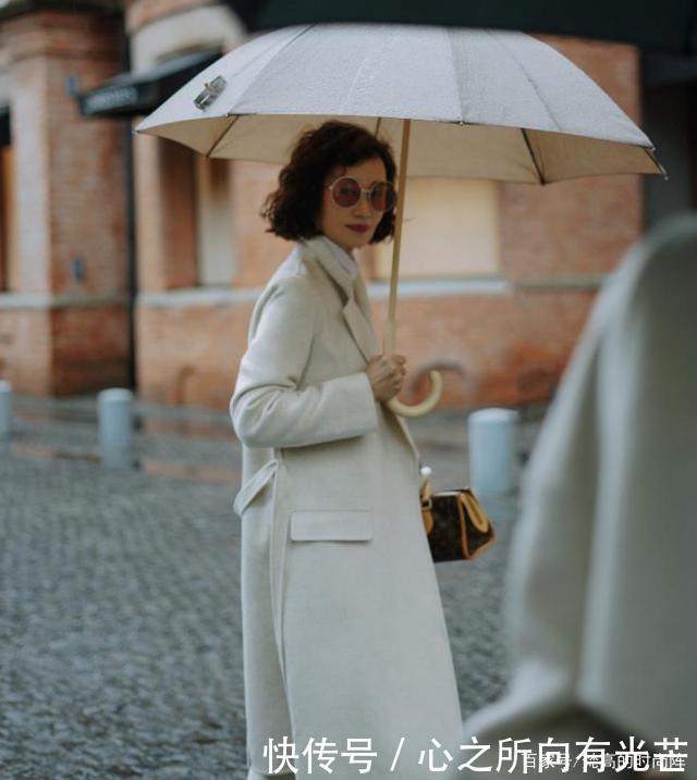白色|入冬前的“高级减龄”穿搭法来袭!三木妈亲身示范,快快收藏