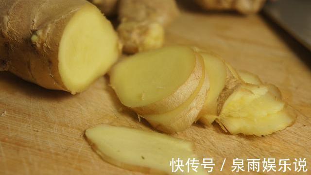 生姜|生姜加一物,堪称“天然泻药”,赶跑便秘,悄悄瘦成“衣架子”