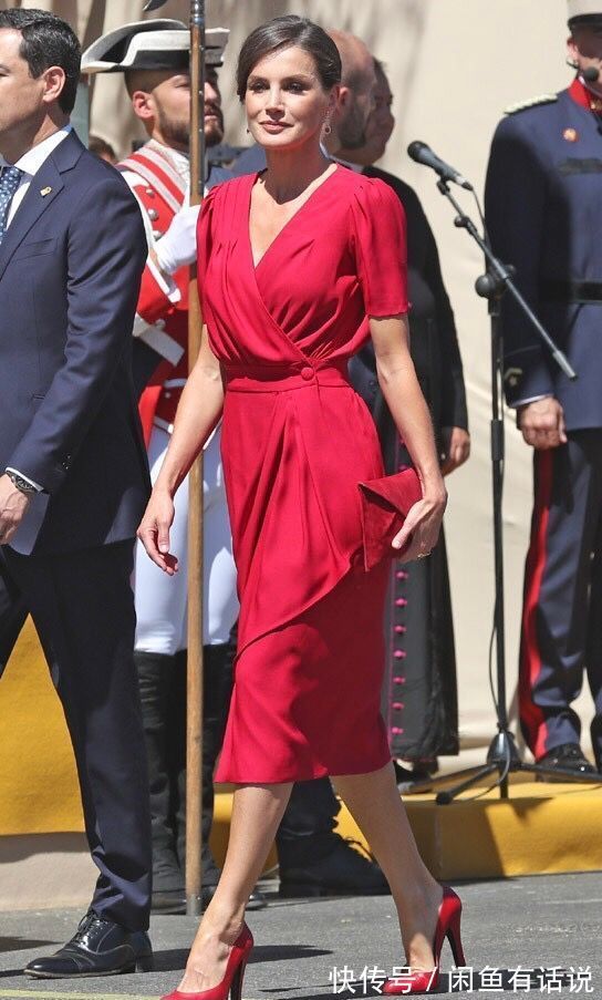 协调感|西班牙王后穿火了“中国红”,一袭红裙优雅到骨子里,气质好高级