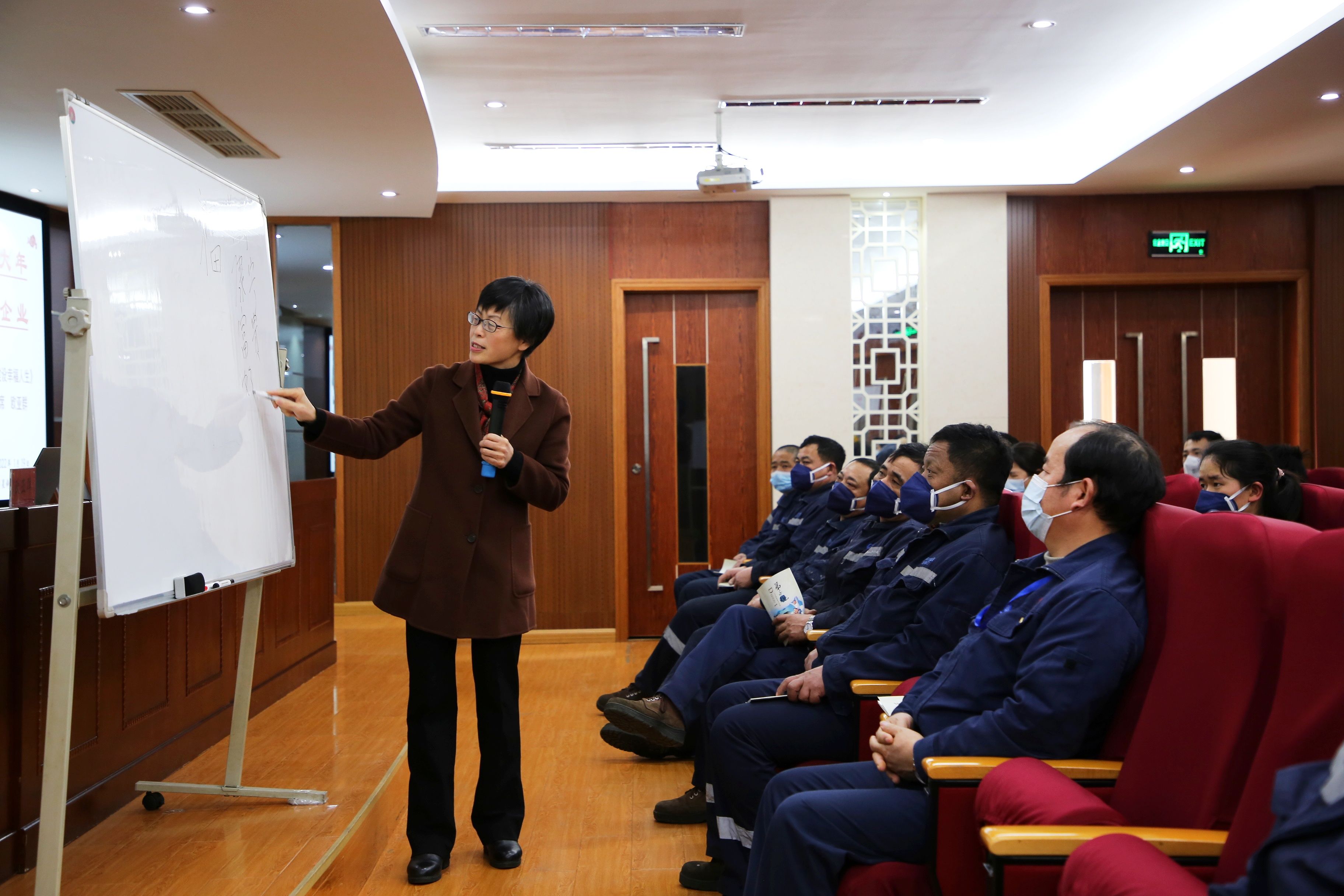 广电旅游体育局！县图书馆将迎新春“精神粮食”送进企业