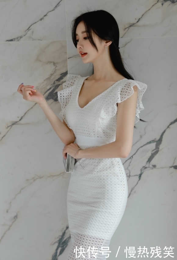 天生丽质孙允珠:斑点薄纱扇叶羽翼双层无袖裙