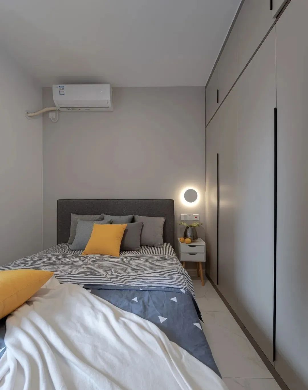 卧室|小卧室别再装榻榻米了,人家聪明人都这样设计,照样美观又实用!