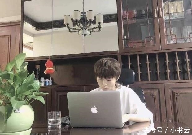 ddos|与阿里合伙人合影,两年净赚一百万,这个草根姑娘有什么魔力?