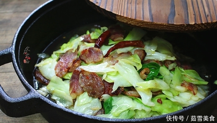 包菜好吃又简单的做法是此款,口感爽脆很下饭,用铁锅炒才香