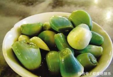 腌制腊八蒜|腌腊八蒜,别只知道放醋!再加2样,香脆爽口,3天就能变绿,好吃