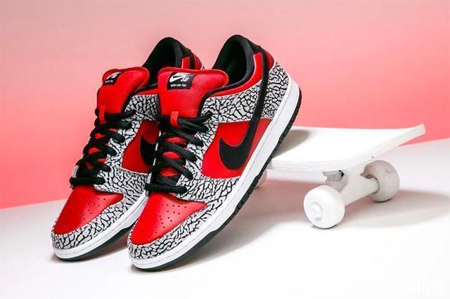 穿上万的Dunk SB去相亲,对方竟说「这是低配AJ1,没排面」