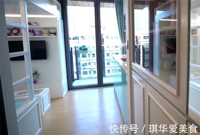 玄关|香港90后姑娘挤在8㎡小家,空间能省则省,蜗居生活虽逼仄却乐观