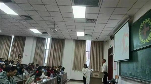 中医药大学|志愿者深入到中医药大学做无偿献血及志愿服务专题讲座