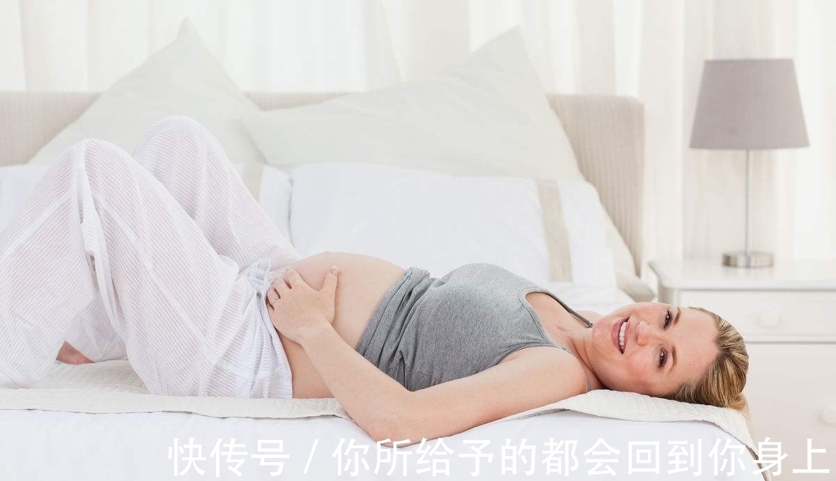 翻身|孕中期以后，如果孕妇睡觉经常翻身，胎儿可能要吃三种“苦头”