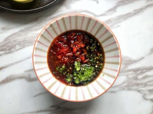 只有吃过的人才知道它有多香，尖椒与皮蛋天生一对，吃一次就上瘾