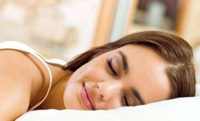 乳房|女人最伤害乳房的3个动作,最后一个可能你天天做,小心染上增生