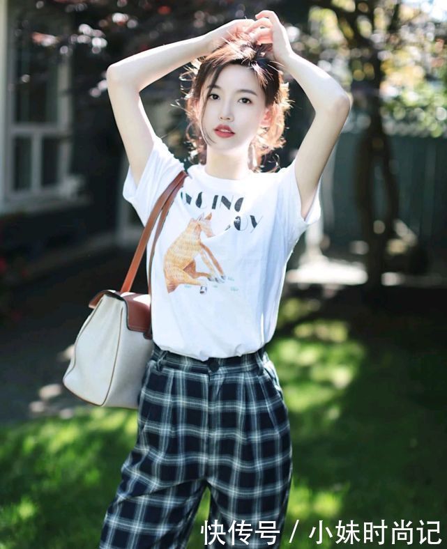 小脚裤|穿对裤子很重要，穿上合适的裤子，可以把腿型修饰得更加完美