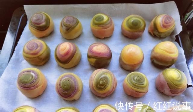 酥皮月饼|中秋来点不一样的,五彩月饼颜值高,酥软不腻味道好!