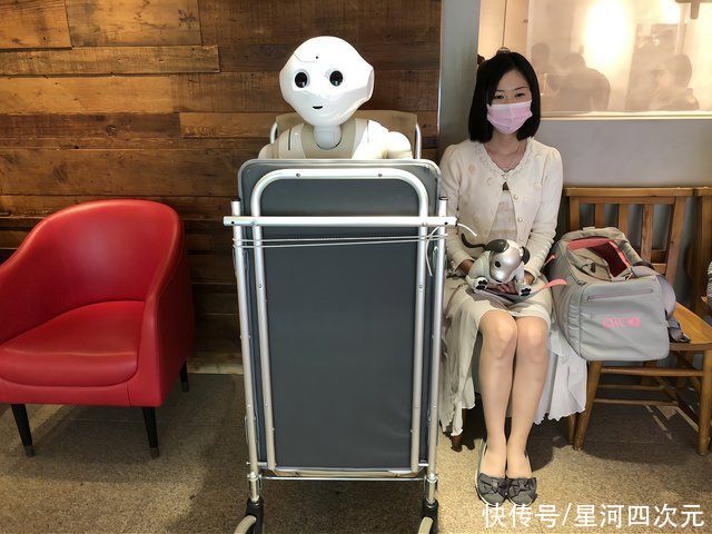 次元|跨次元恋爱是什么体验?前有宅男迎娶初音，现有女博士爱上老铁