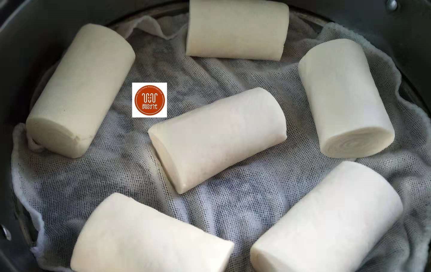 蒸馒头不用提前发面了,只需10分钟,不回缩不塌陷,方便还快捷!