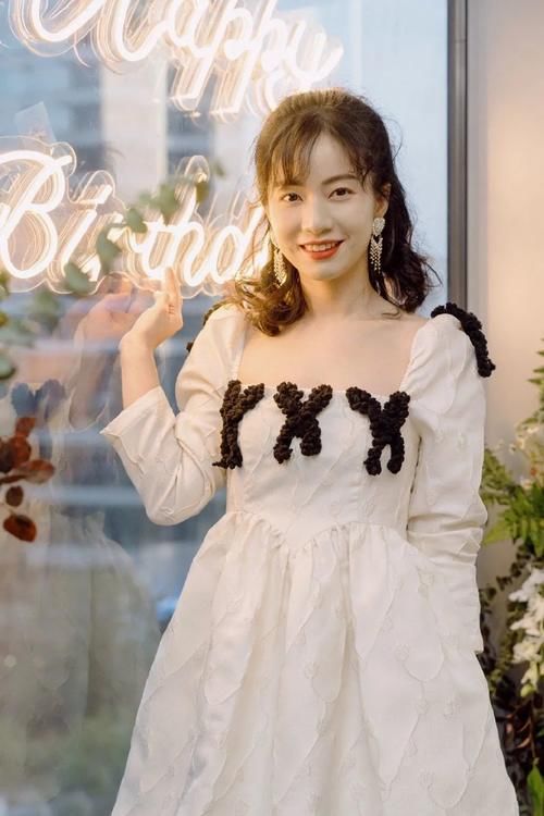 分享5套小个子春装灵感！衬衫、裙子全都有