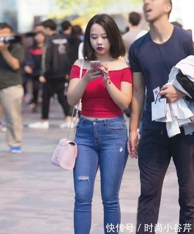 时髦|即使“烂大街”的牛仔裤,腿粗女孩还要看“脸色”,时髦又显瘦!