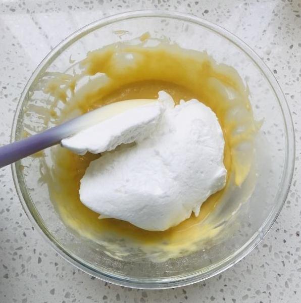 生日蛋糕自己做，想吃什么加什么，过一个不一样的生日